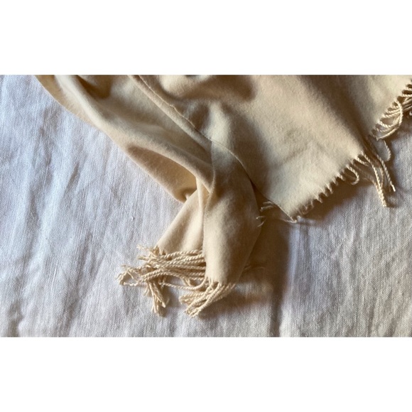 Luxurious soft scarf for warmth around your neck. Creamy ivory with self fringe - Picture 3 of 7